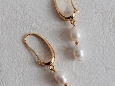 Joslly Drop Pearl Earrings Gold on Sale