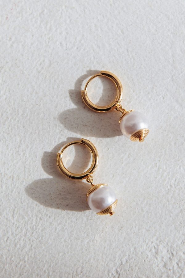 Ebony Drop Pearl Earrings Gold Supply