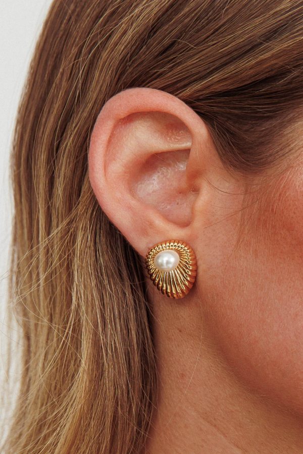 Anika Stud Pearl Earrings Gold Fashion